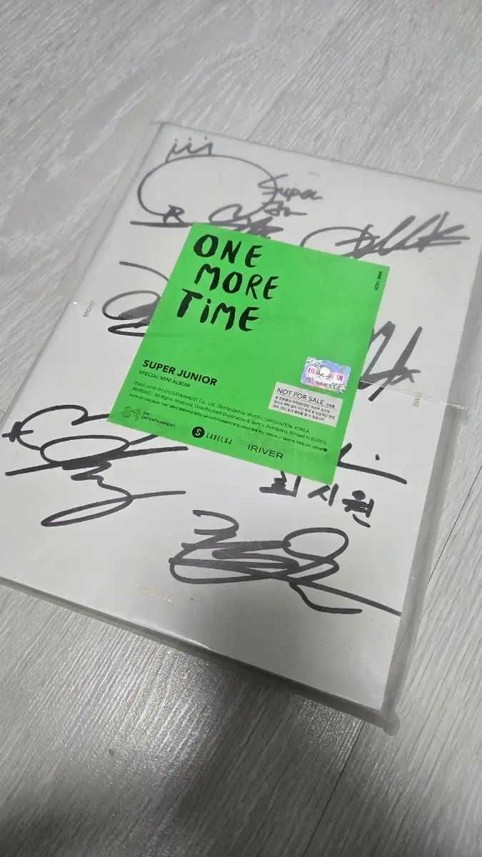 SuperM　プロモアルバム　非売品　サイン入り　SuperM 2019　レア SUPER JUNIOR(スーパージュニア) One More Time サイン 非売品アルバム