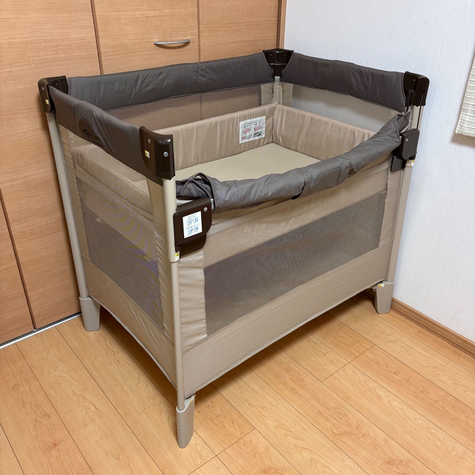 アップリカ ココネルエアー ベビーベッド ココアブラウン - メルカリ