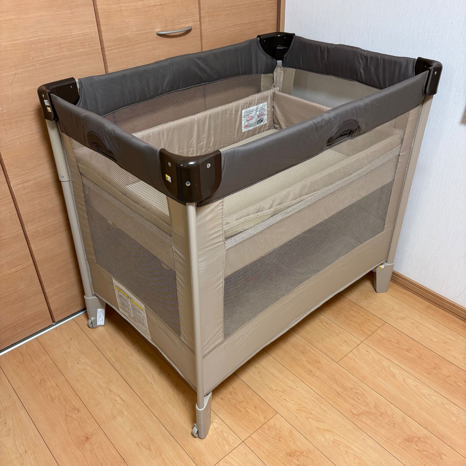 アップリカ ココネルエアー ベビーベッド ココアブラウン - メルカリ