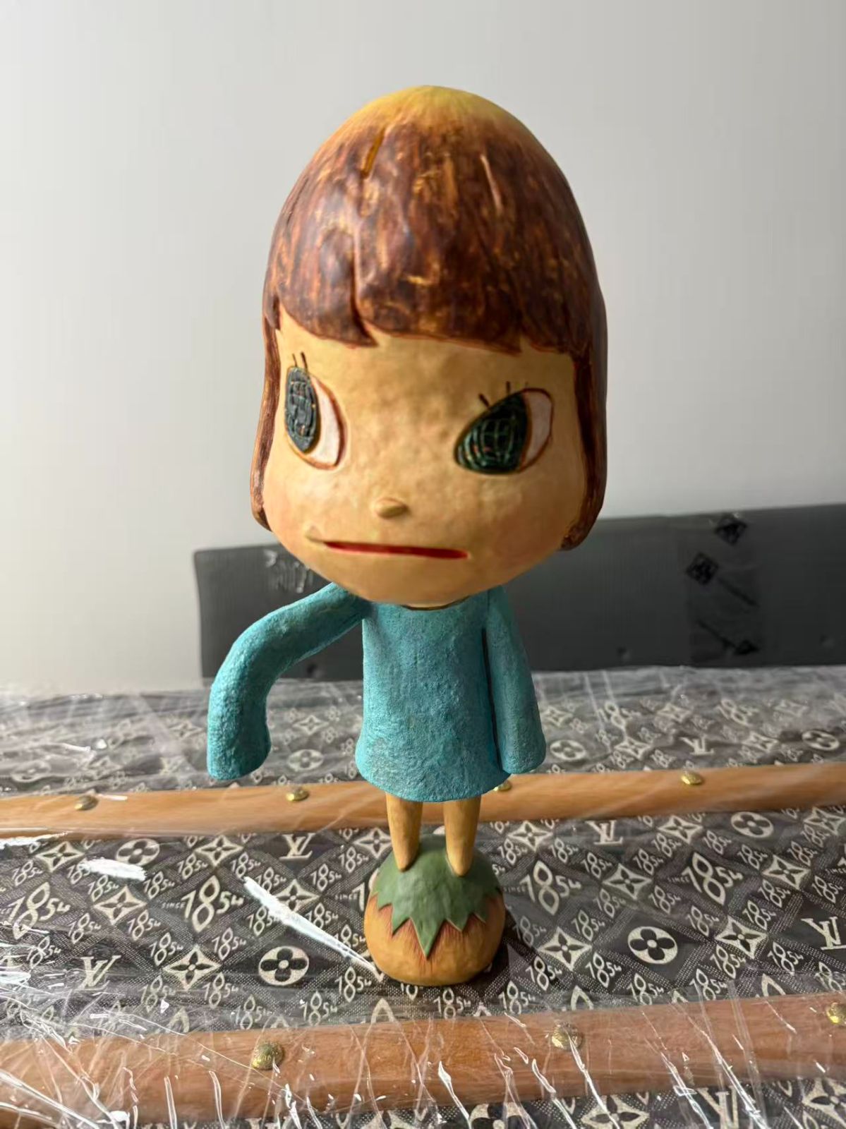 奈良美智「HAND SEARCHING」限定フィギュア - メルカリ