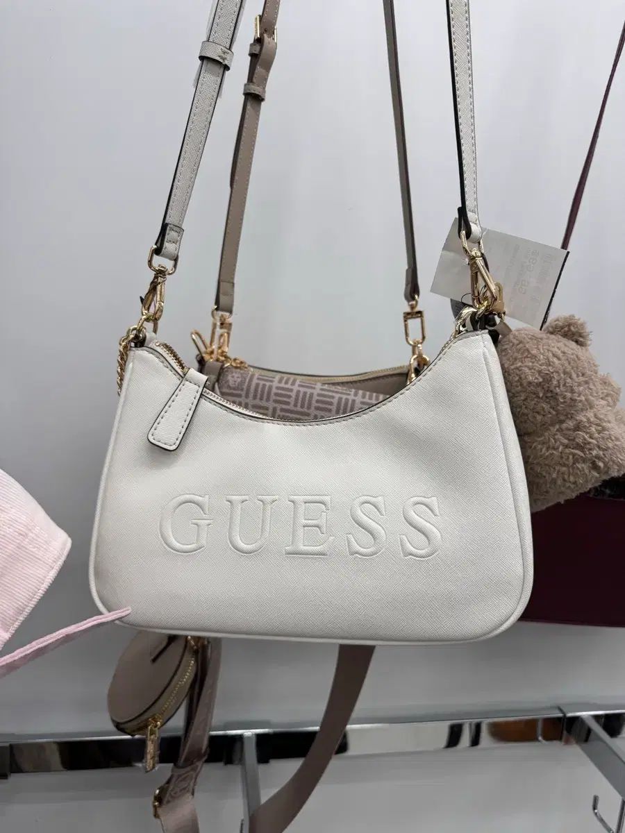 GUESS ゲス バッグ 白 クマ ドール