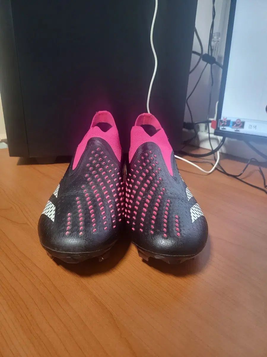 アディダス プレデター キュー ラッシュ AG 高品質 サッカーシューズ