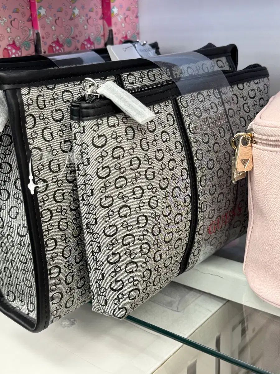 まとめ売り GUESS ゲス ポーチ クラッチバッグ