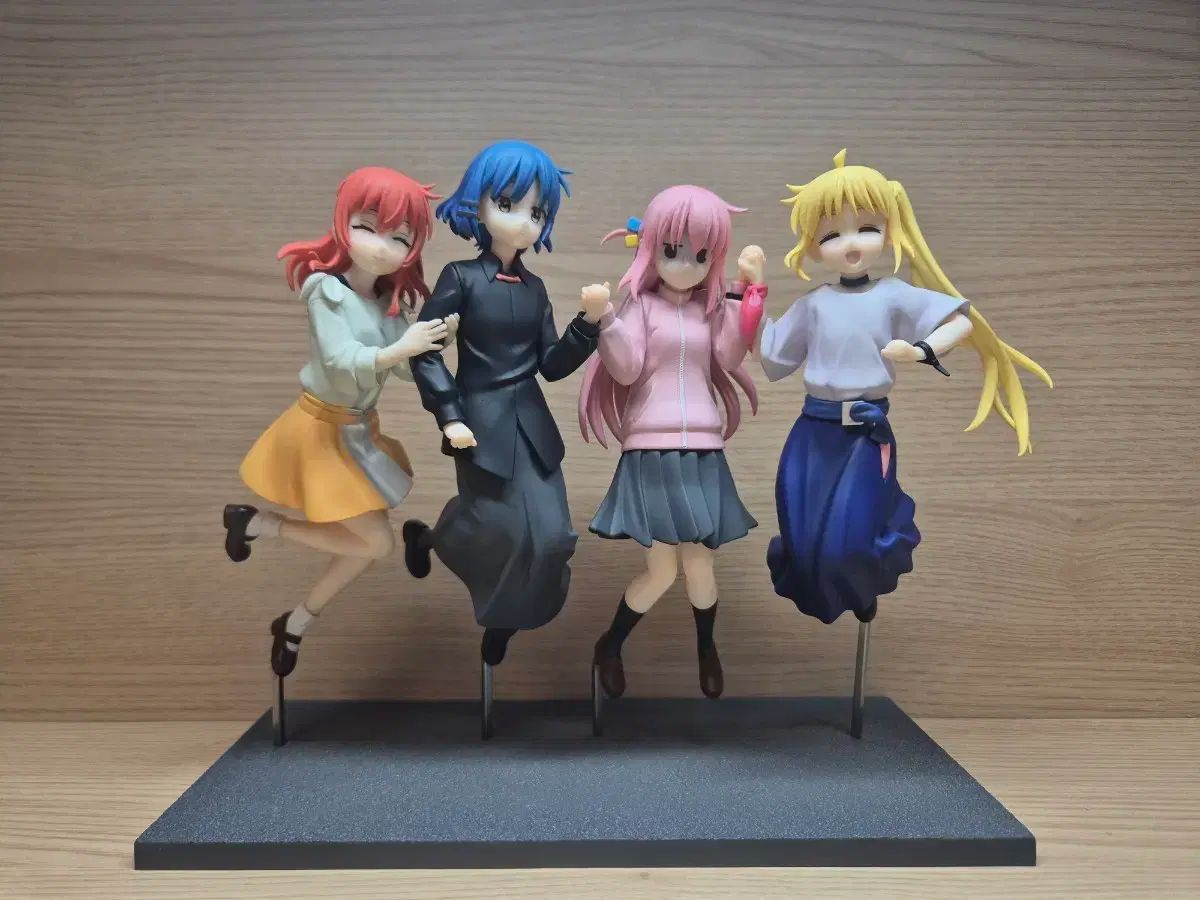 ぼっち ざ ろっく ジャンピングガールズ ノンスケール フィギュア