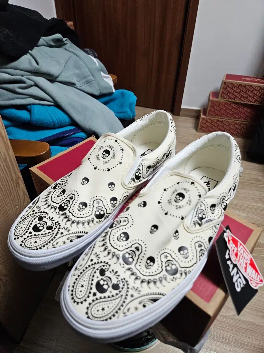 ヴァンズ スリッポン ドクロ ベイズリー アイボリー