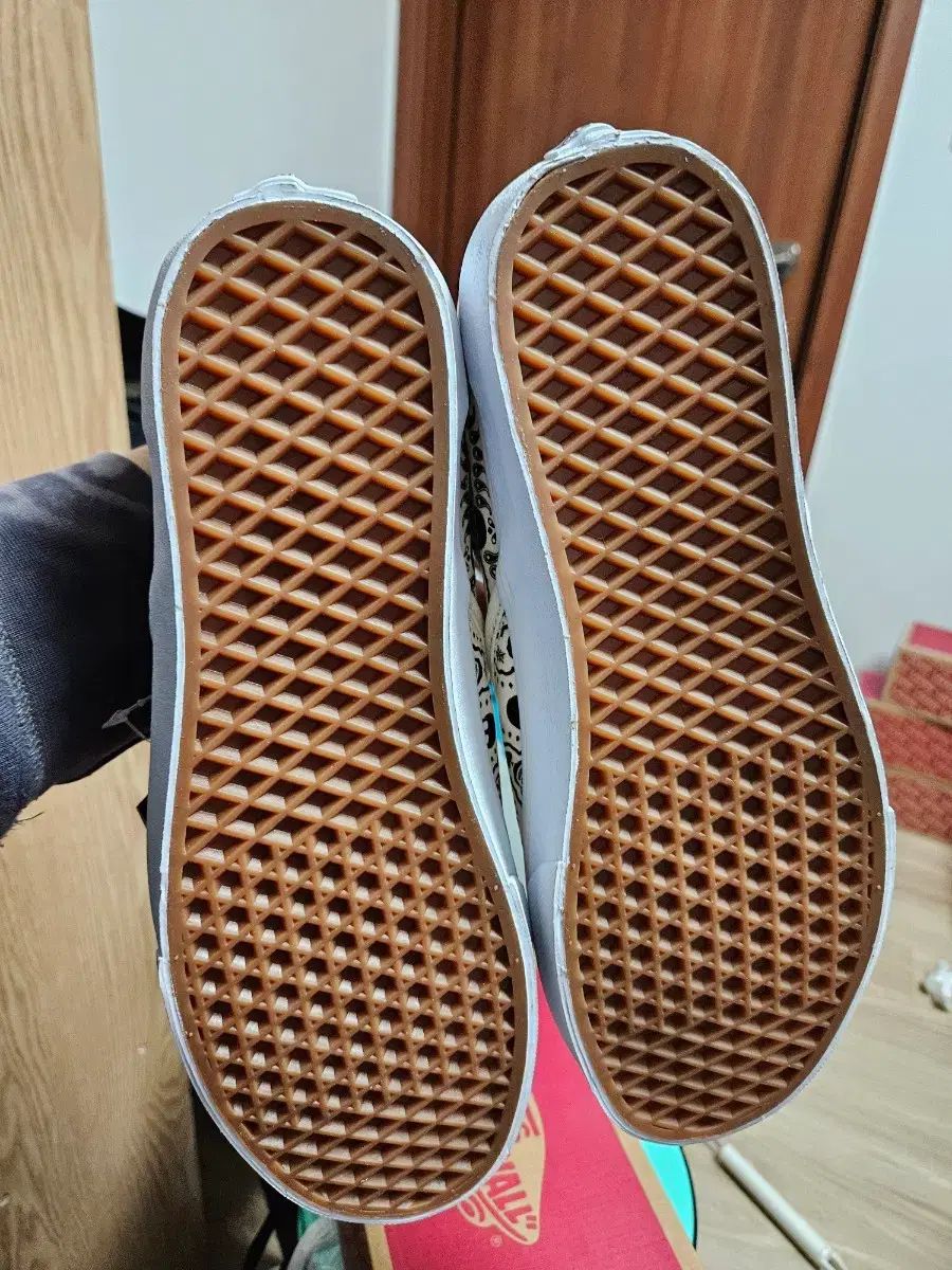  ヴァンズ スリッポン ドクロ ベイズリー アイボリー スニーカー 靴