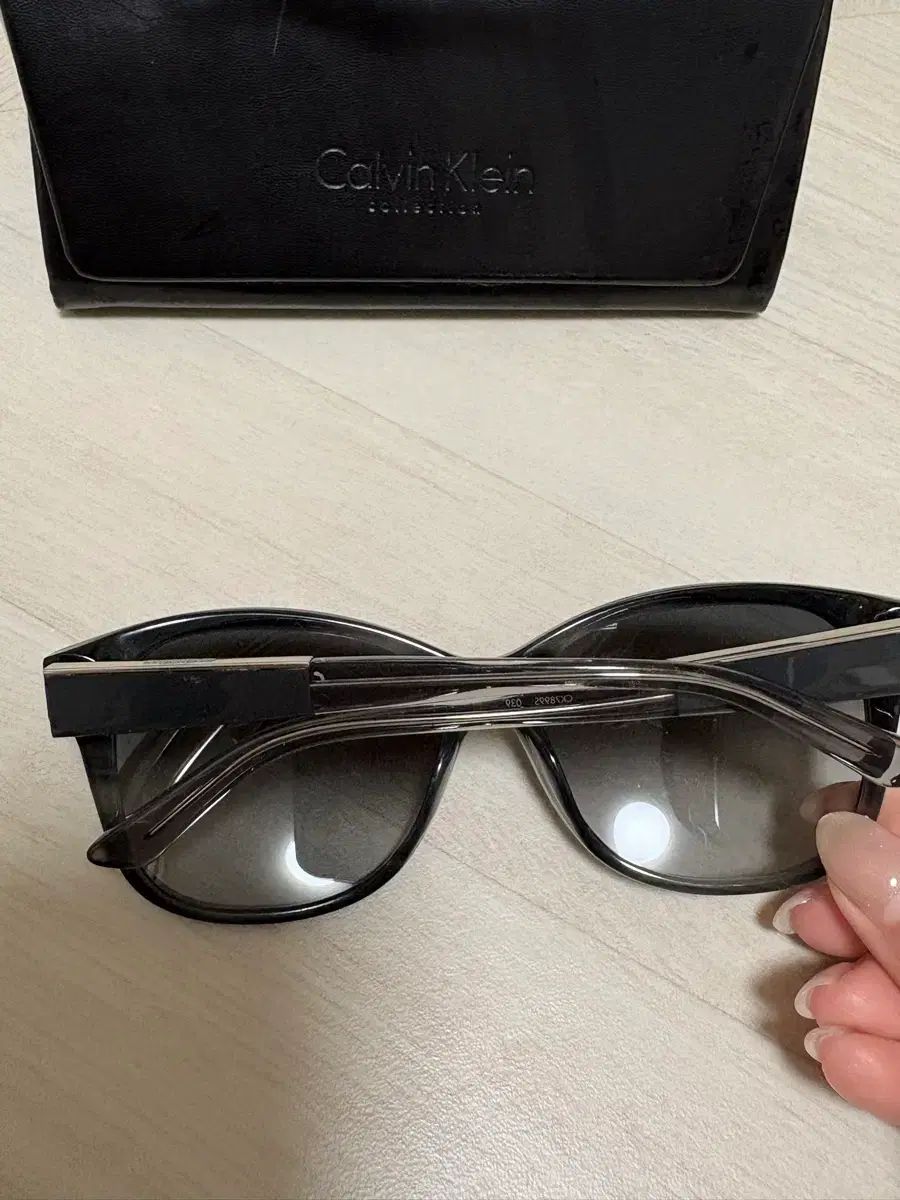 カルバン クライン サングラス ほぼ