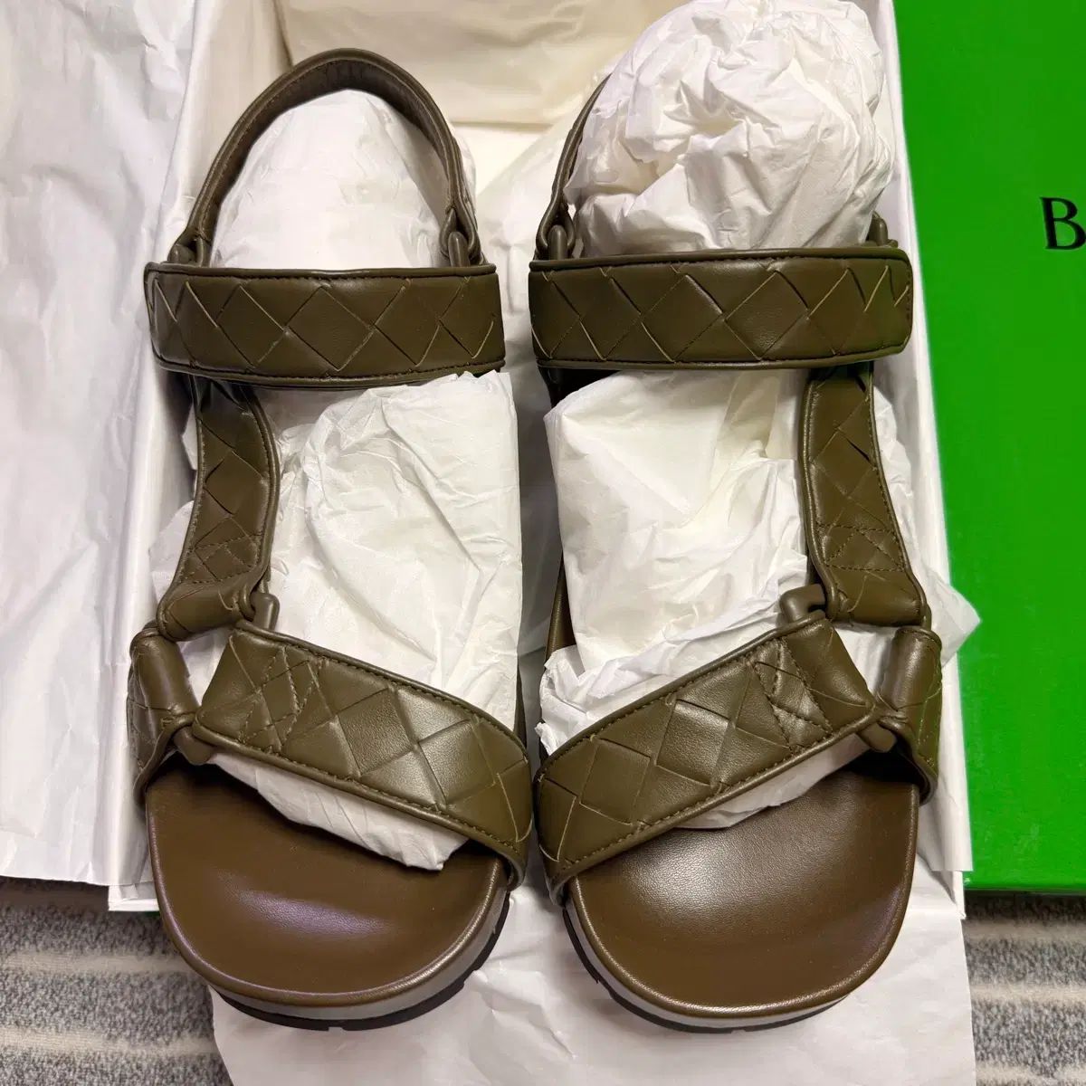 ボッテガ ヴェネタ トリップ サンダル カーキ