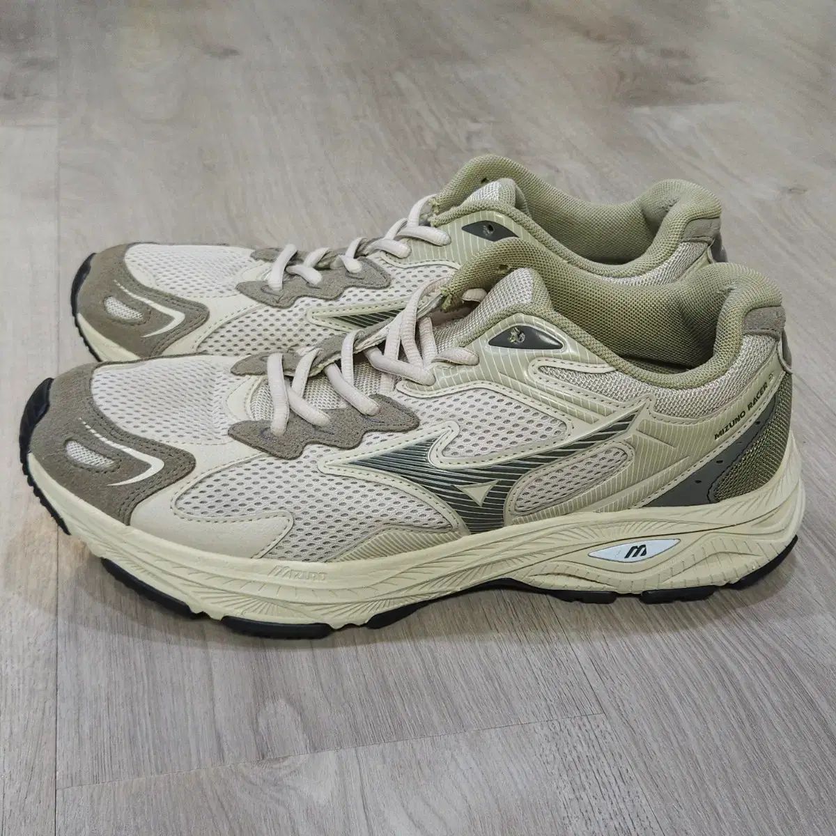 ミズノ レーサー S ヴィンテージ グリーン 白