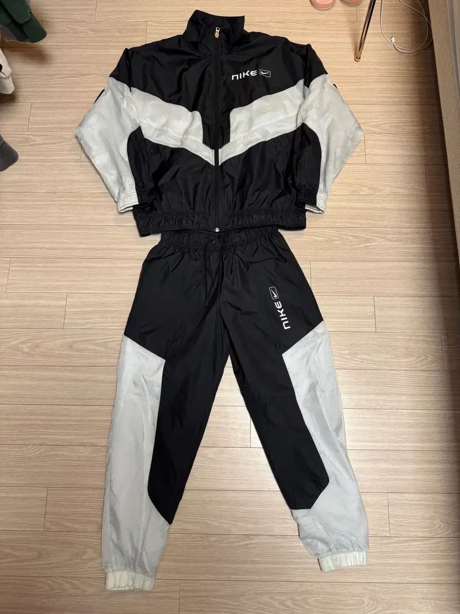 ナイキ スウッシュ トラック ジャケット パンツ セットアップ まとめ レディース