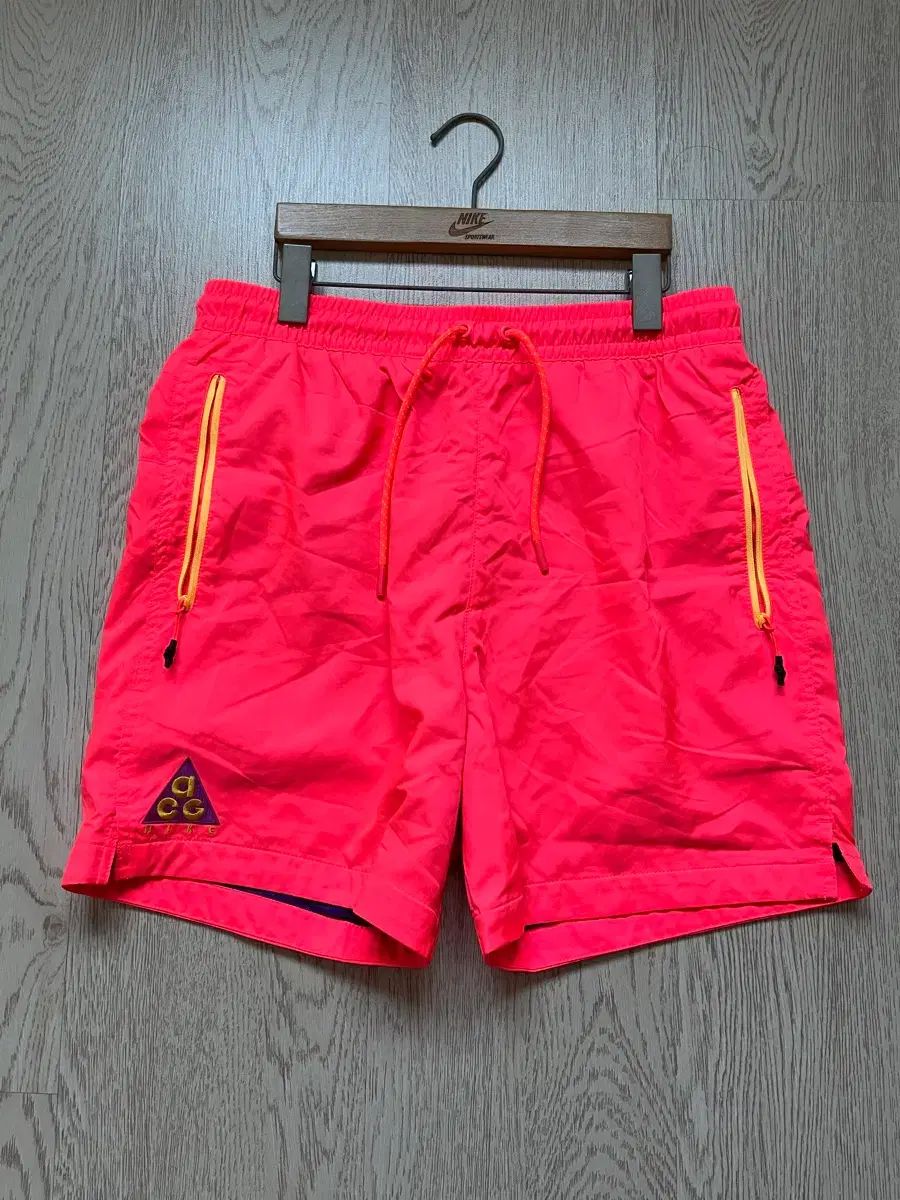 NIKE ACG ウーブン ショーツ ホットパンチ COLOR