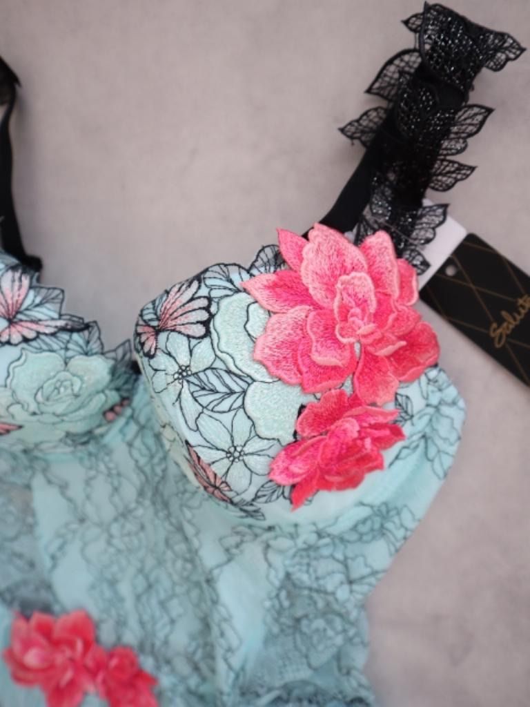 Wacoal Salute ワコールサルート スリーインワン 40周年 83 G 定価25 080円 日本製 E 75 み 6461721