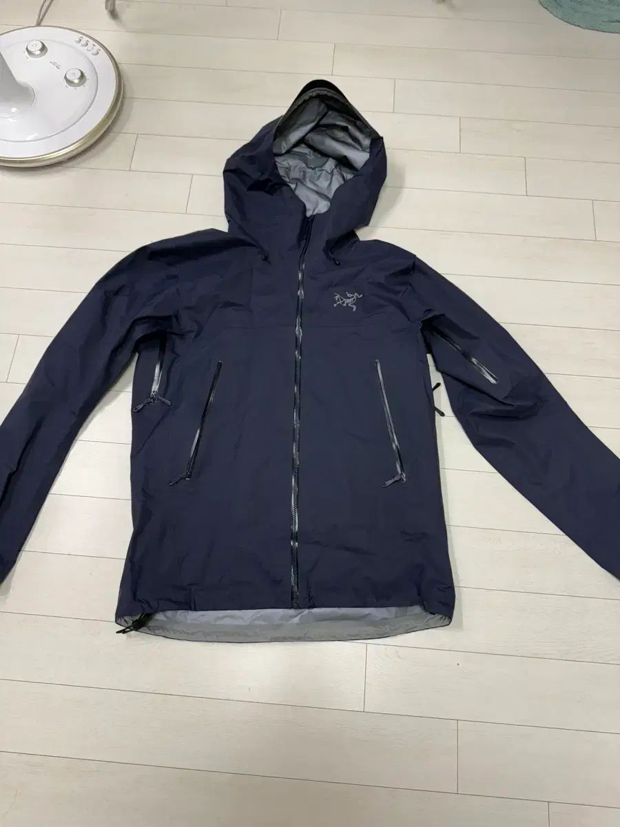 ARC TERYX アークテリクス ベータ SL M サイズ ブラック サファイア 写真撮って絶対に着ていません