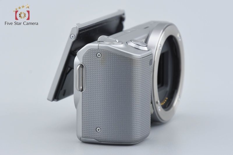 シルバー ミラーレス一眼カメラ