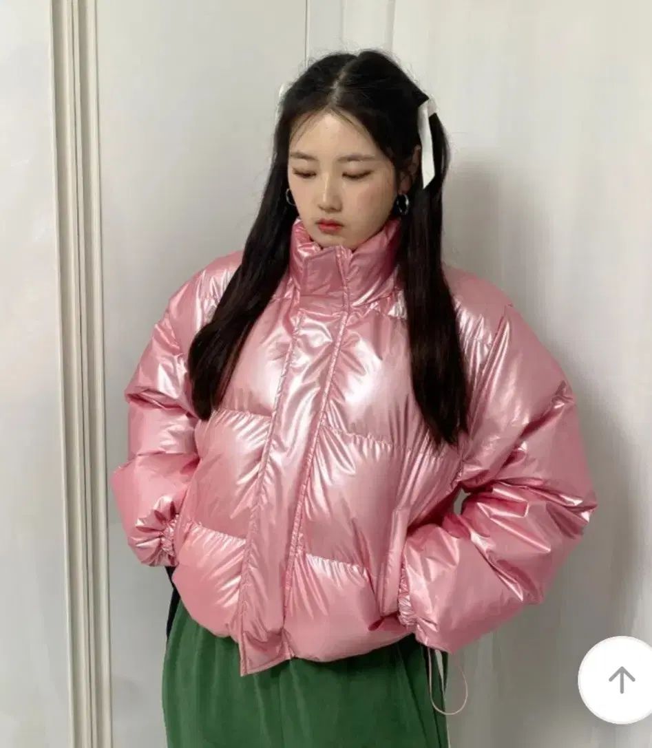 텍스트 포장 レディース ピンク グロシー ショートダウン