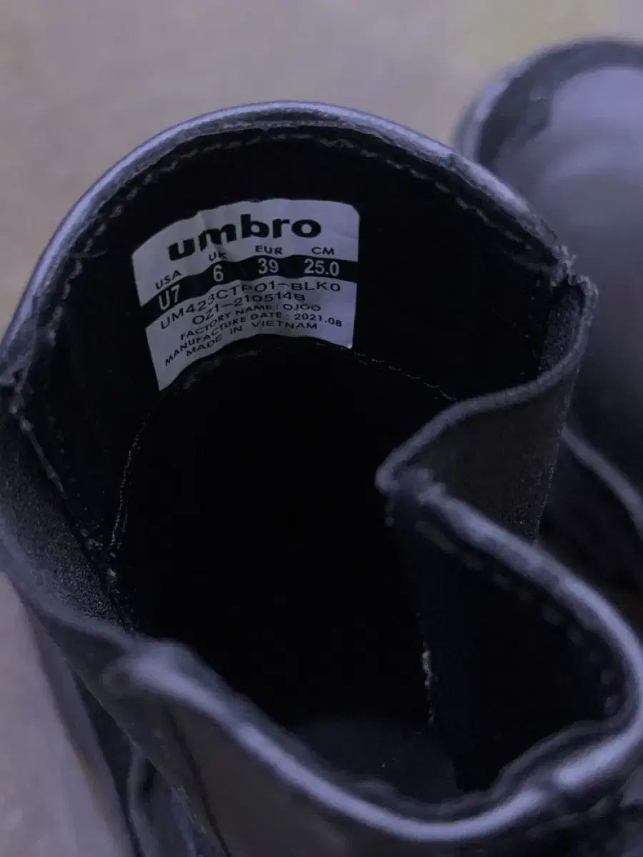 ミッドカット チェルシーブーツ