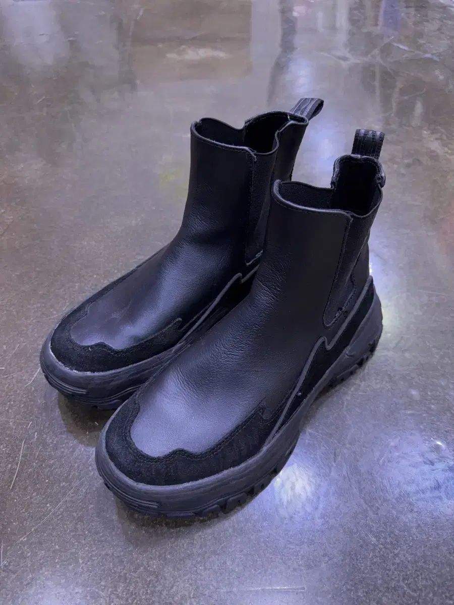 アンブロ ヘイケ ミッドカット チェルシーブーツ ブラック 250