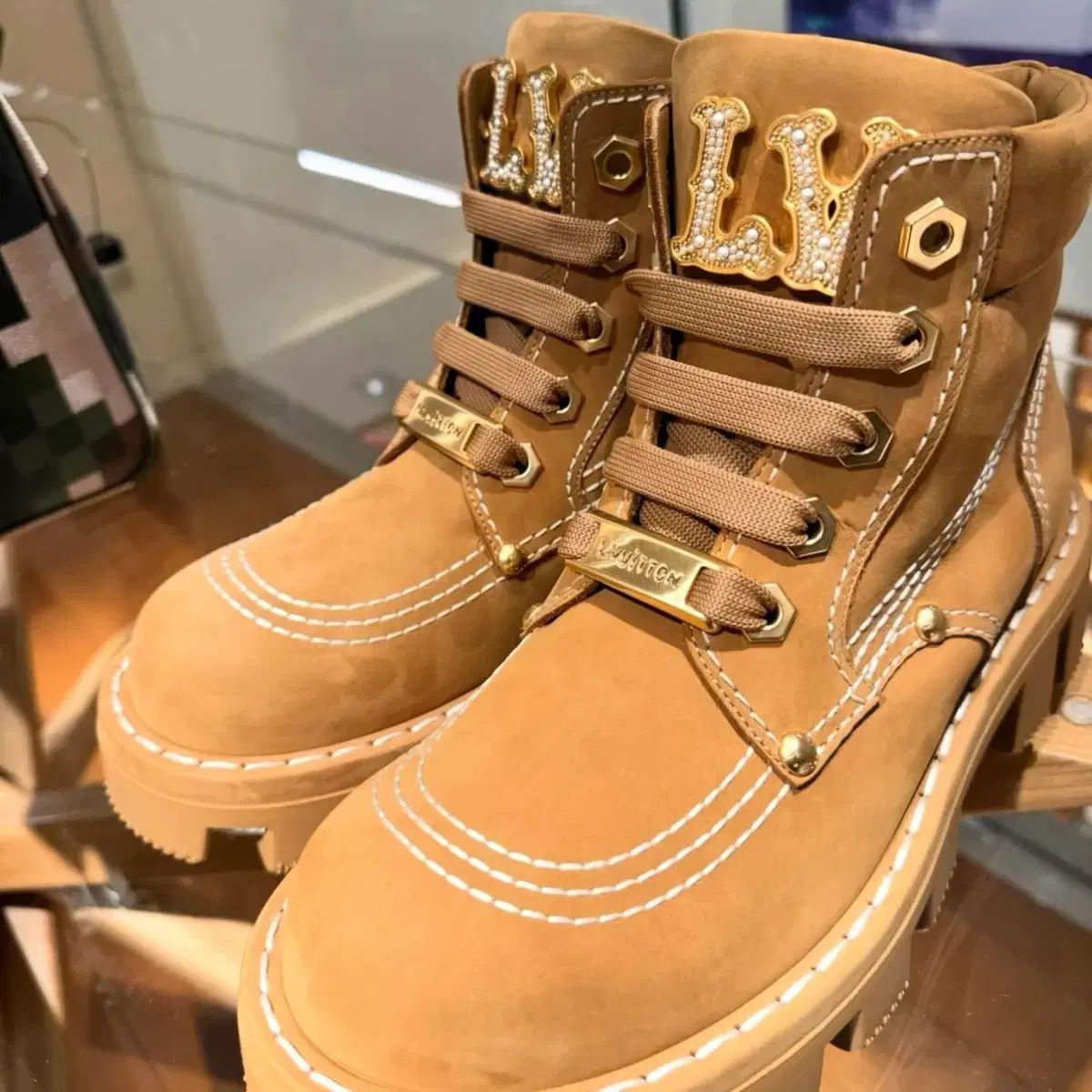 ルイヴィトン ファレル RUNWEAR コレクション LV チェッカー ブーツ