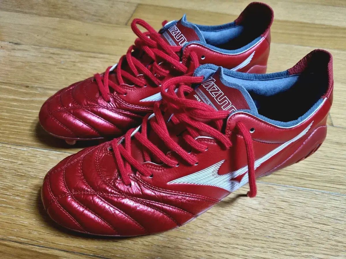 250 ミズノ モレリア NEO エリート MD サッカーシューズ