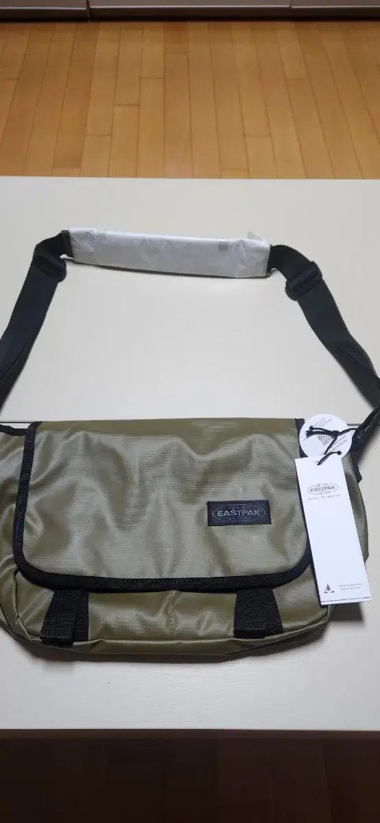 【レア・新品未使用】イーストパック イーリーキシモト メッセンジャーバッグ 新品 EASTPAK イーストパック メッセンジャーバッグ カーキ色 - メルカリ