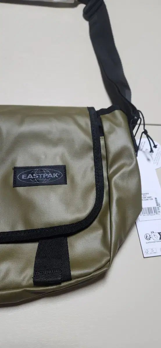 【レア・新品未使用】イーストパック イーリーキシモト メッセンジャーバッグ 新品 EASTPAK イーストパック メッセンジャーバッグ カーキ色 - メルカリ