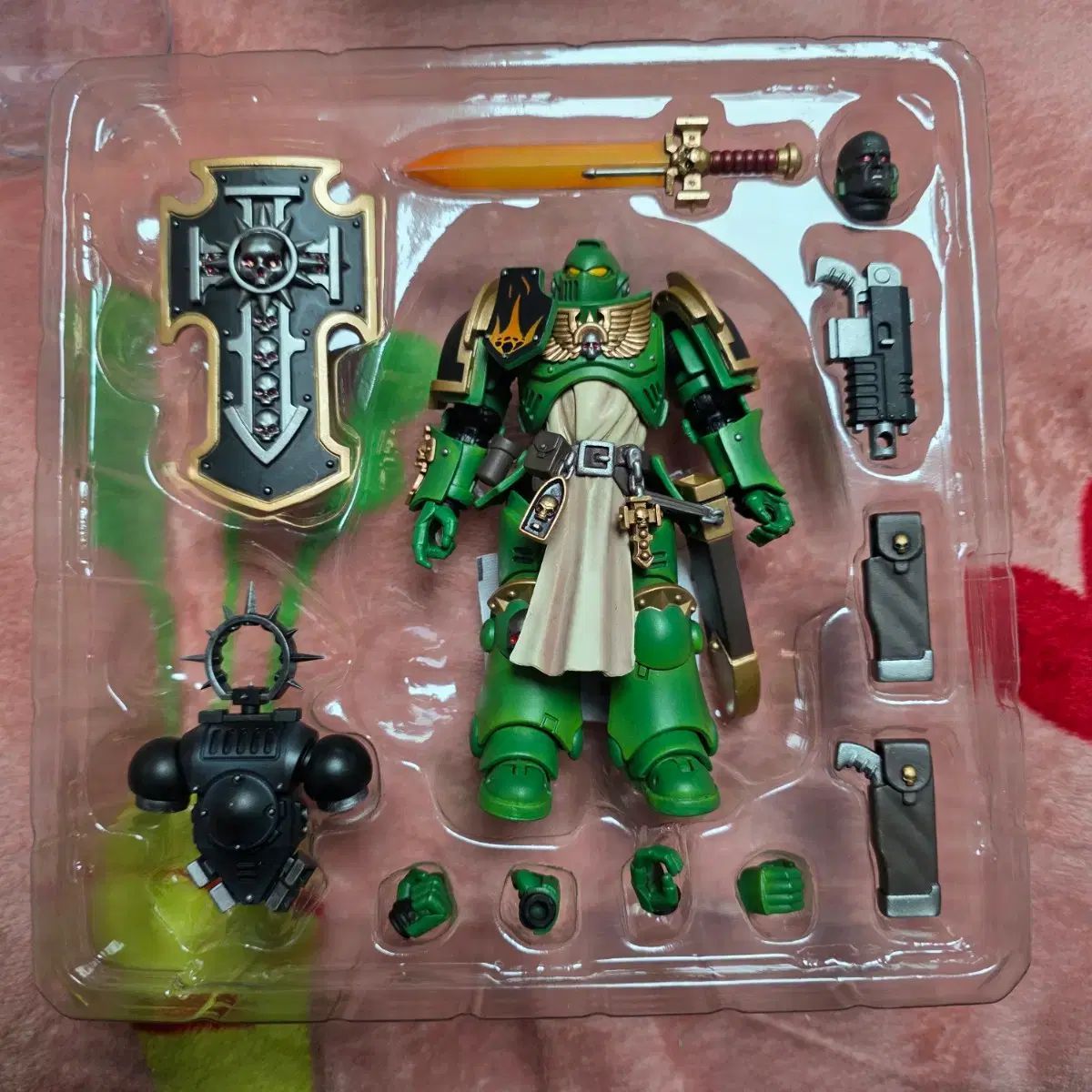 ジョイトゥー 7974 ウォーハンマー40 K サラマンダー BLADEガード ベテラン 開封