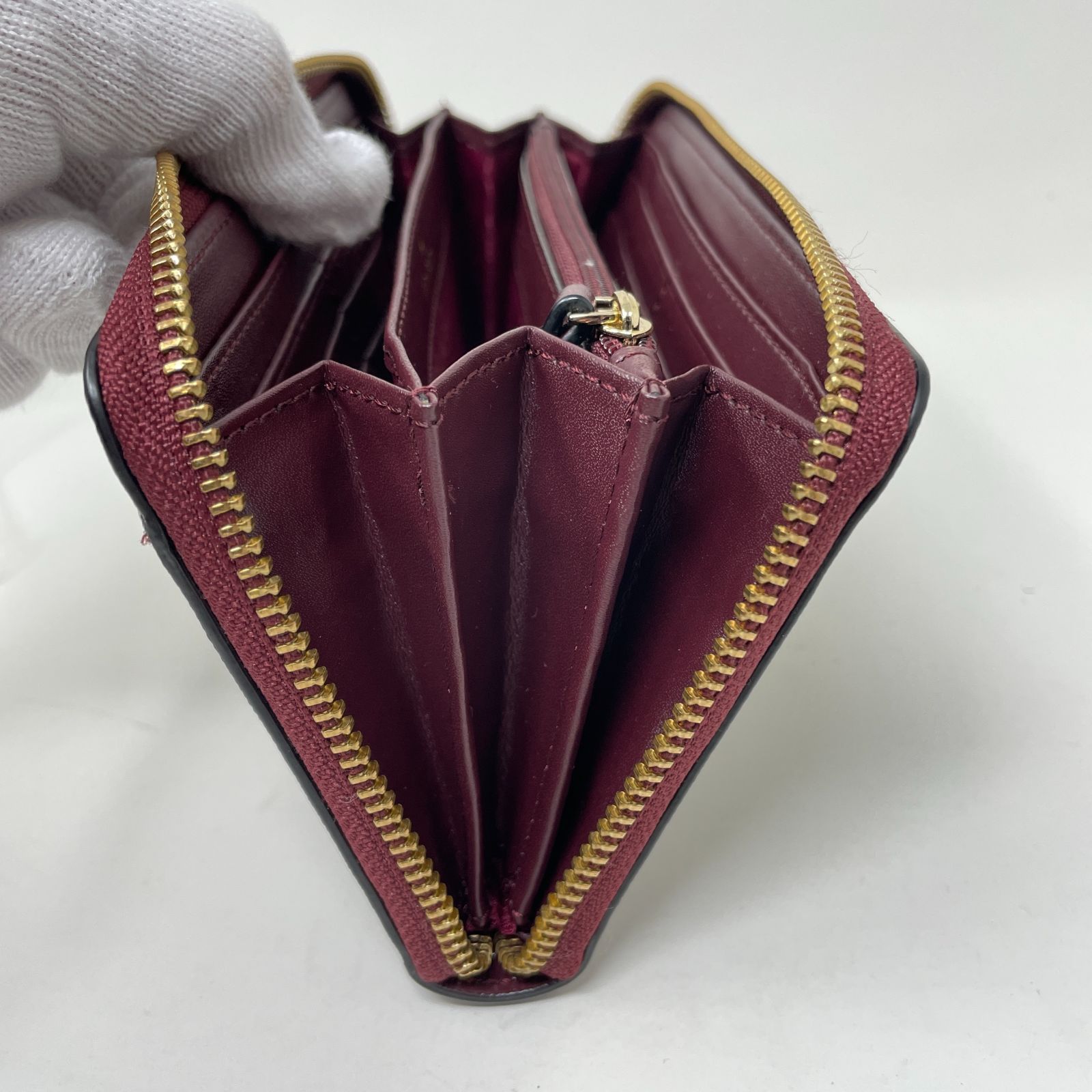 ラウンドファスナー長財布