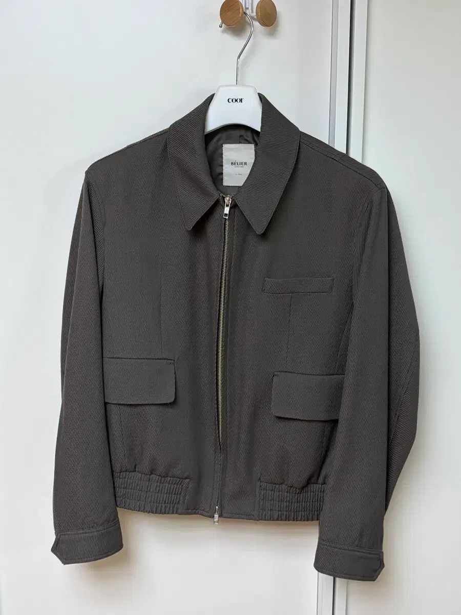 ベルリエ ダイエッグ ジャケット スモーク オリーブ