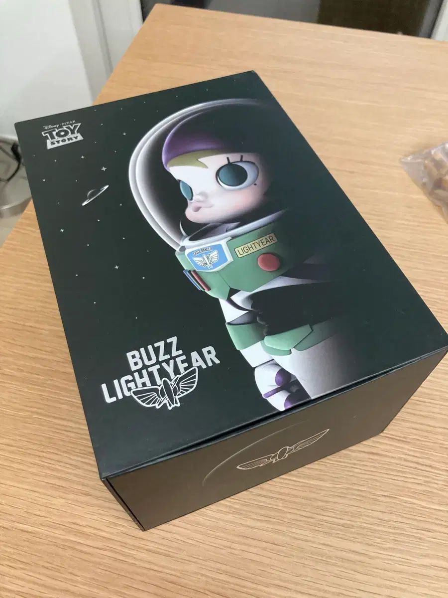 バズ ライトイヤー MOLLY トイストーリー コラボ