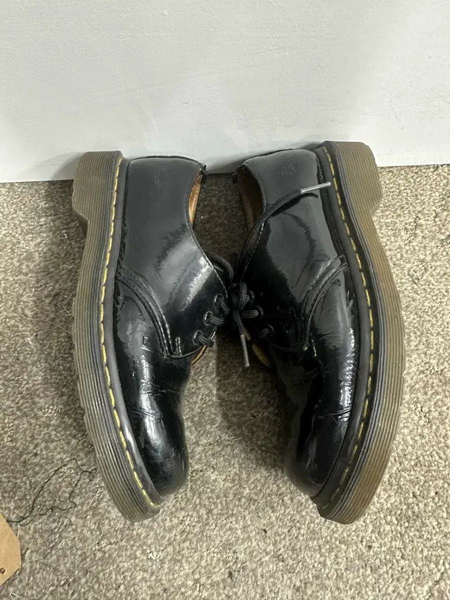 DR MARTENS 1461 ペイデント ラムパー ブラック 3ホール シューズ