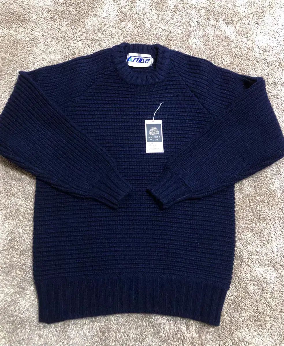 シャトルランドウール セーター ネイビー色 ニット