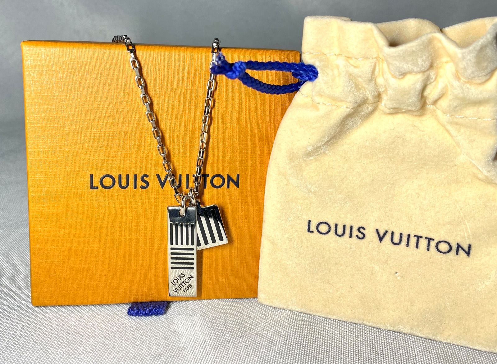 LOUIS VUITTON ルイヴィトン LV コリエ ダミエカラーズ ロゴペンダントトップ チェーンネックレス シルバー＆ブラック 60 cm 調節