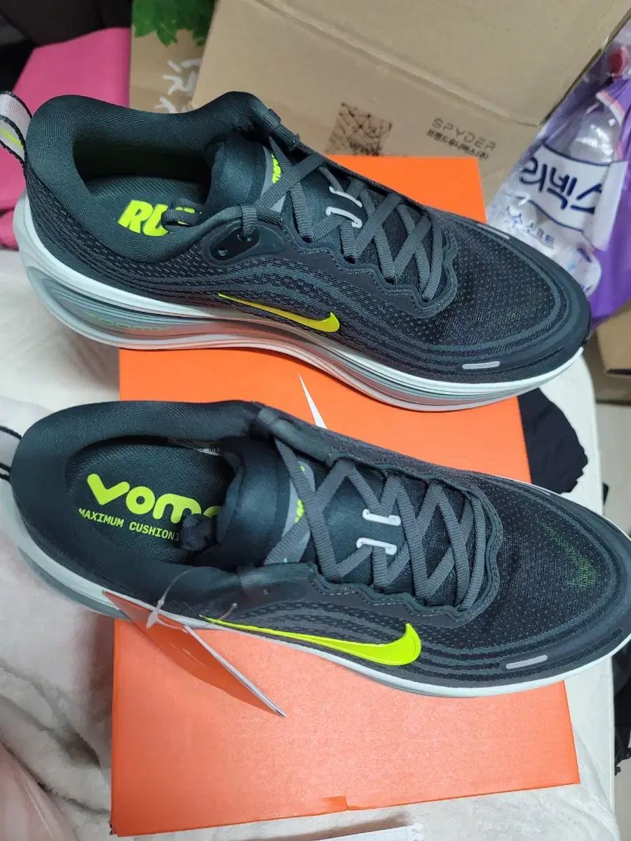 ナイキ ボメロ PLUS