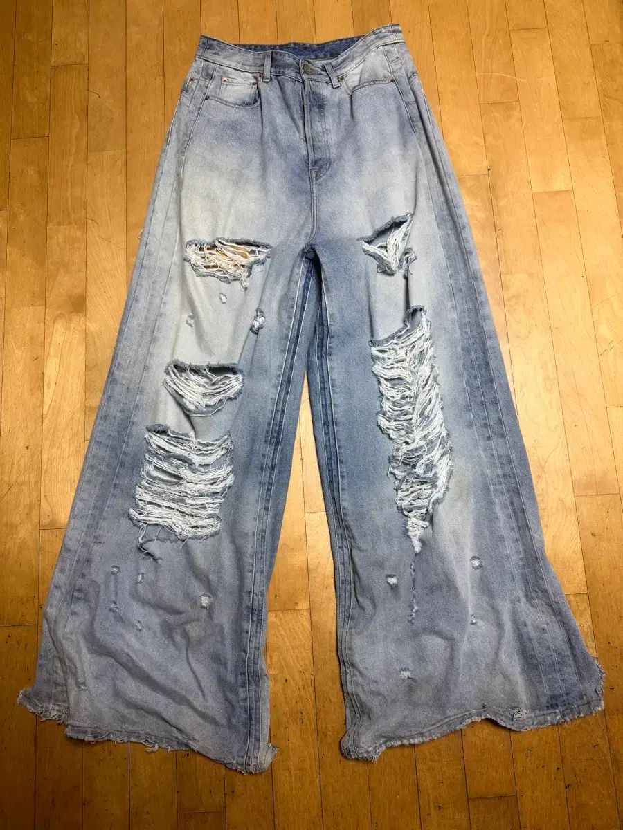 ジム在庫整理 ヴェトモン destroyed baggy jean