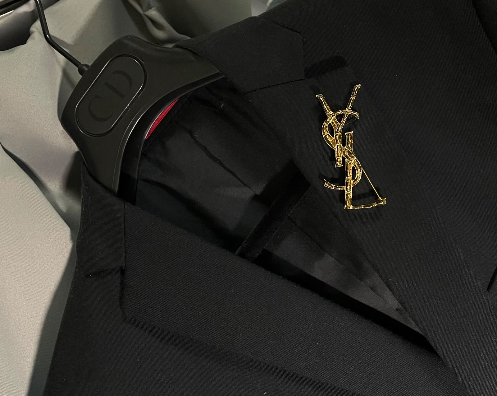 Saint Laurent Paris サンローラン パリ YSL オピウム クロコデザイン カサンドラ ブローチ ゴールド ブラック 付属あり 男女兼用