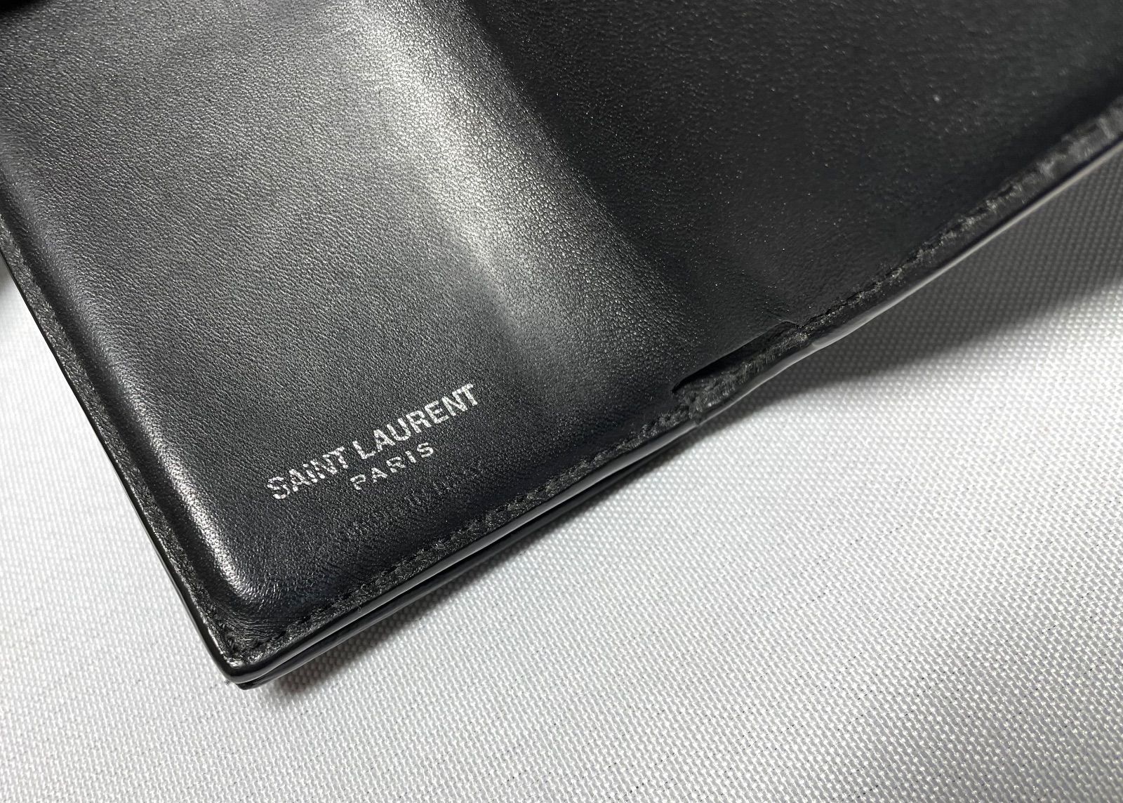 SAINT LAURENT PARIS サンローラン 三つ折り財布　クロコ型押し 美品 Saint Laurent Paris サンローランパリ 三つ折りレザー財布 黒