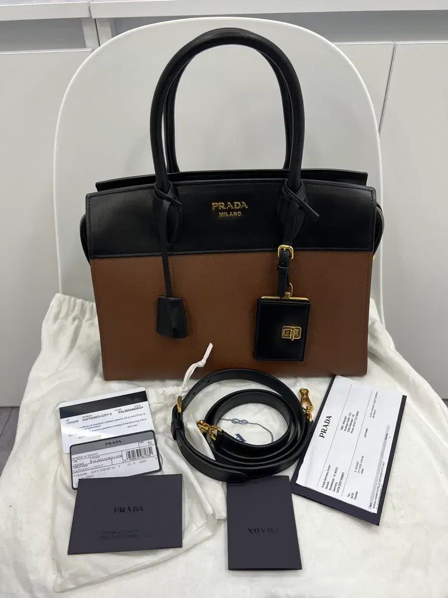プラダ サフィアーノ シティ トートバッグ MONOCHROME