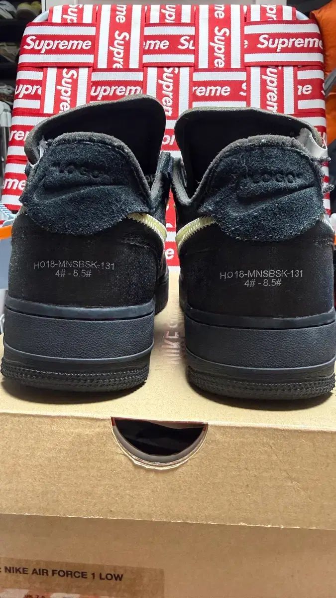 オフホワイト NIKE