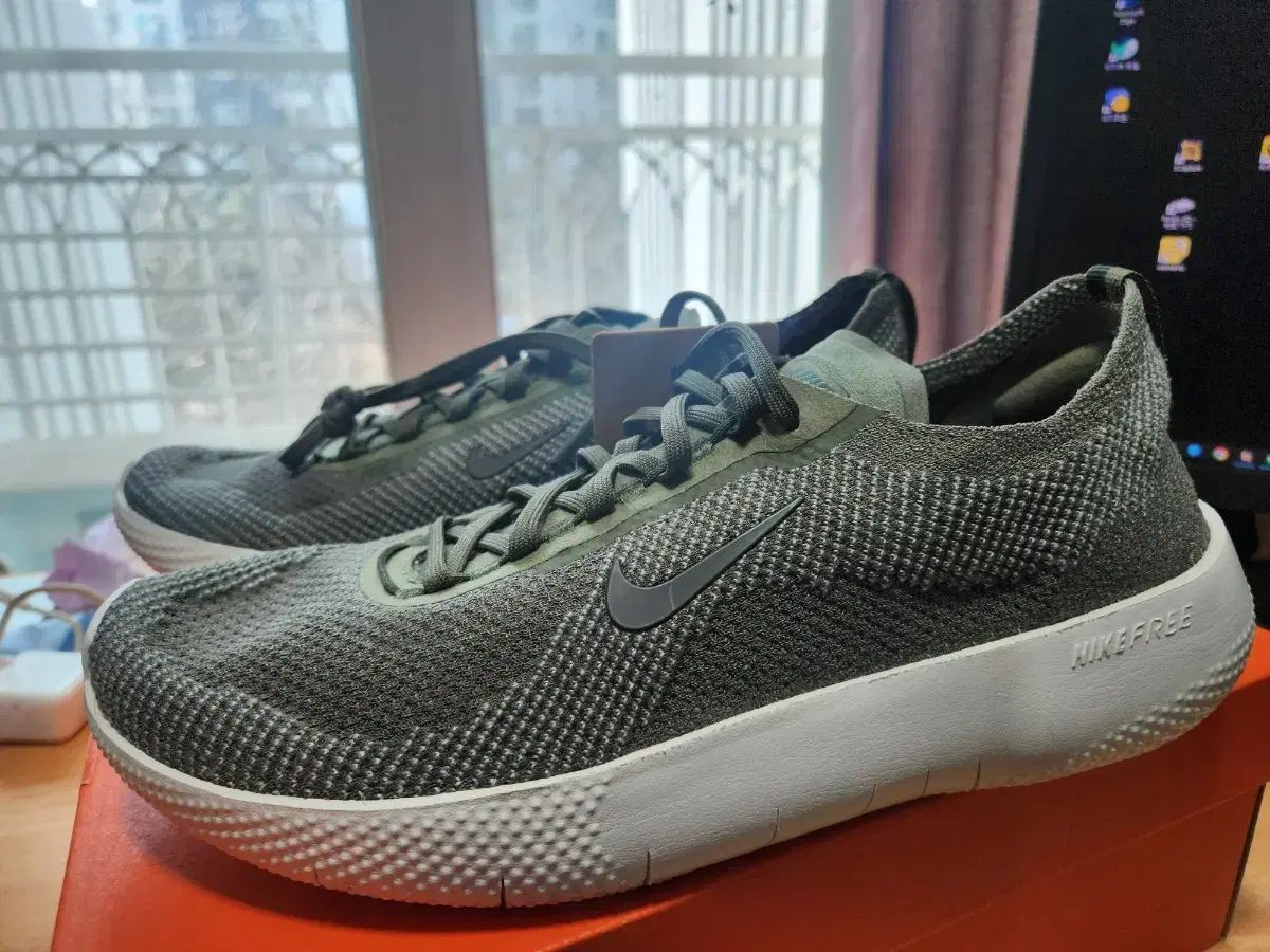 NIKE フリー 2025 ランニングシューズ オリーブ 280 mm