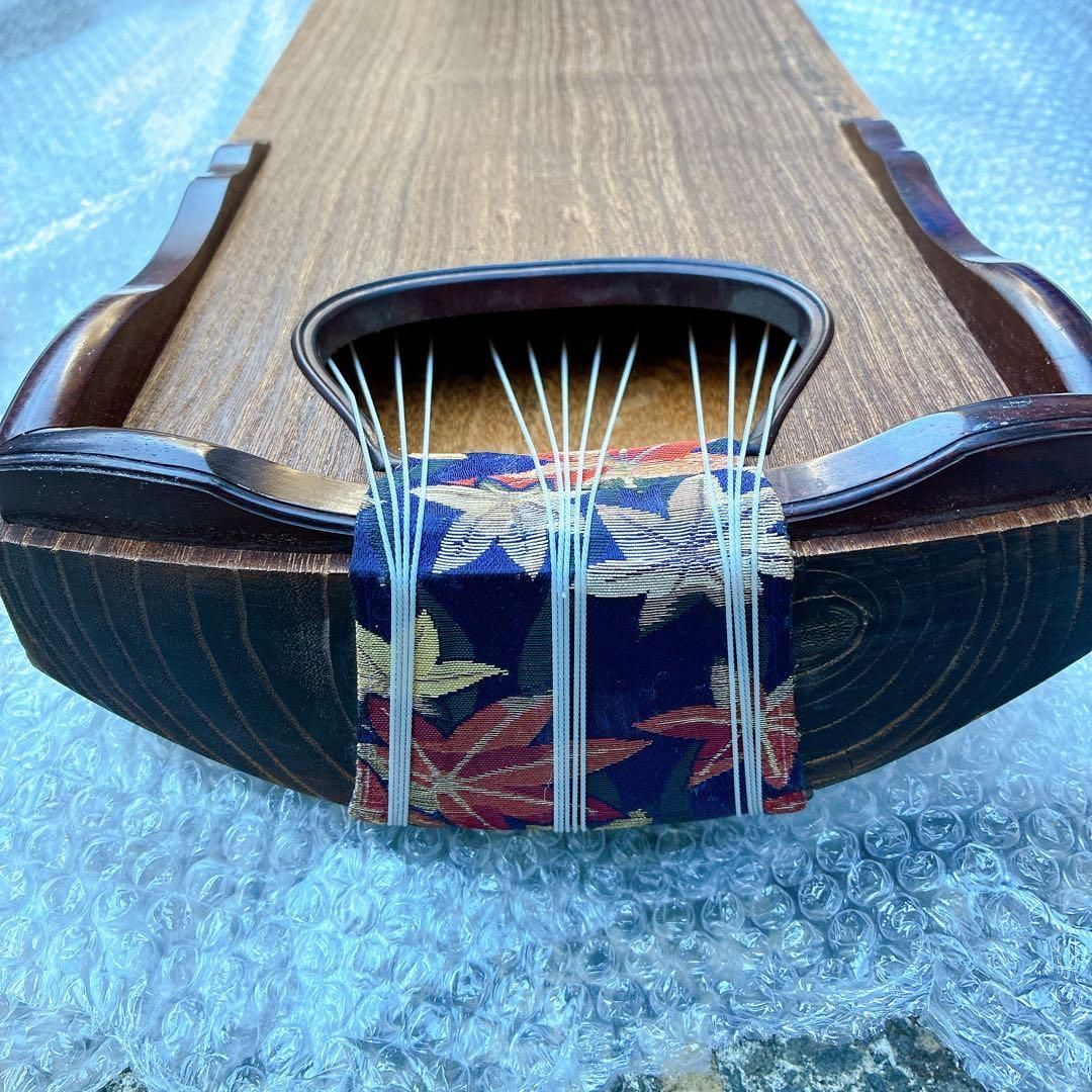 高級琴 13弦 くり甲 木製 子持ち綾杉彫 浩延刀 - メルカリ