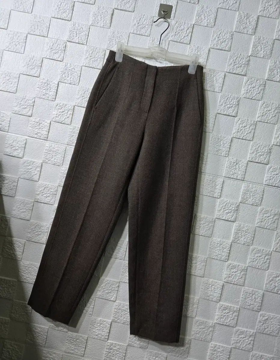 the CASHMERE ブラウン ウール スラックス パンツ 新級