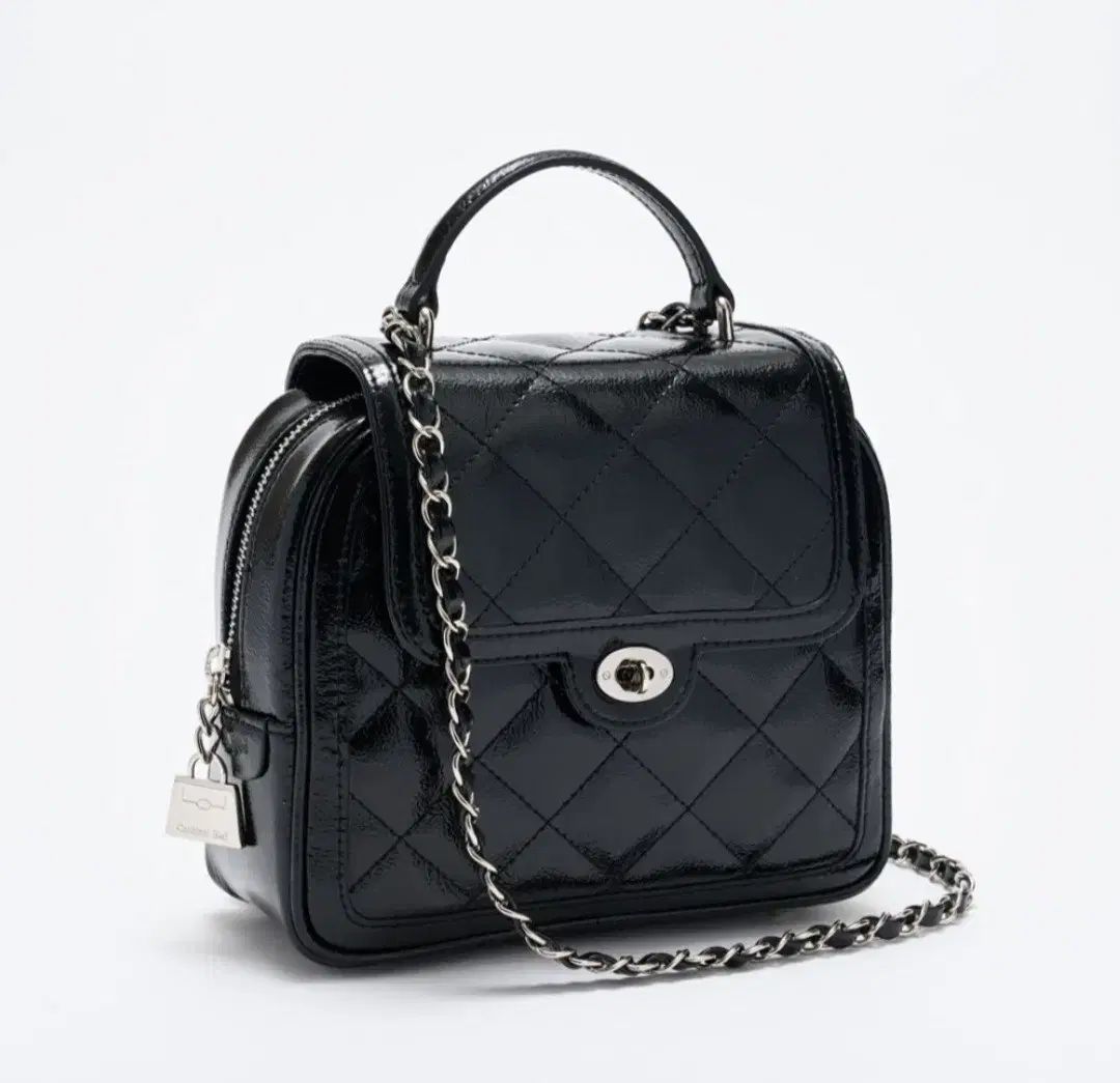 Cardinal Red ブラック キルティング チェーンバッグ