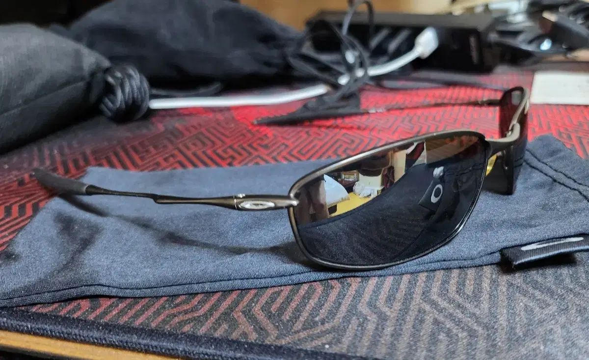  オークリー サングラス ウィスカー2005 サングラス 小物
