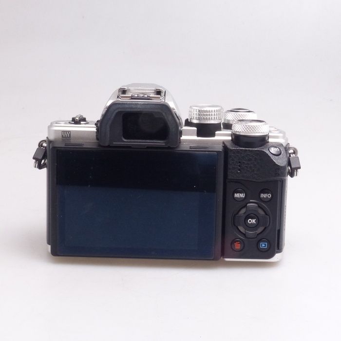 中古】(オリンパス) OLYMPUS OM-D E-M10 MARK2 ボデイ シルバー - メルカリ