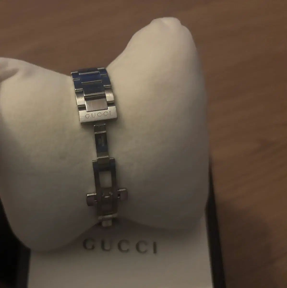  グッチ GOLD ハンド スチール メタルバンドウォッチ 126 5 28 mm レディース クオーツウォッチ 腕時計(クォーツ) 腕時計(アナログ)