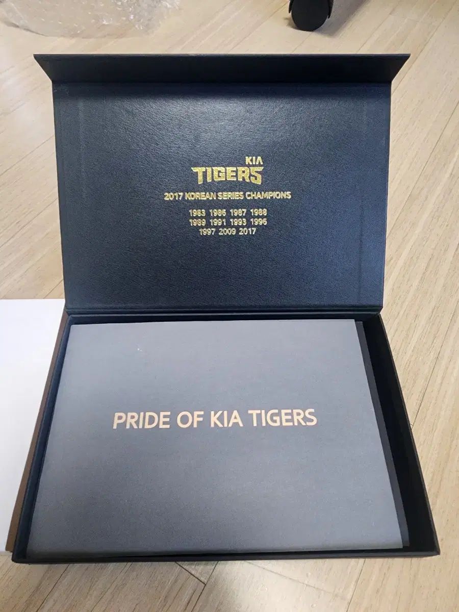 KIAタイガース 2017年 優勝 記念 バッジセット