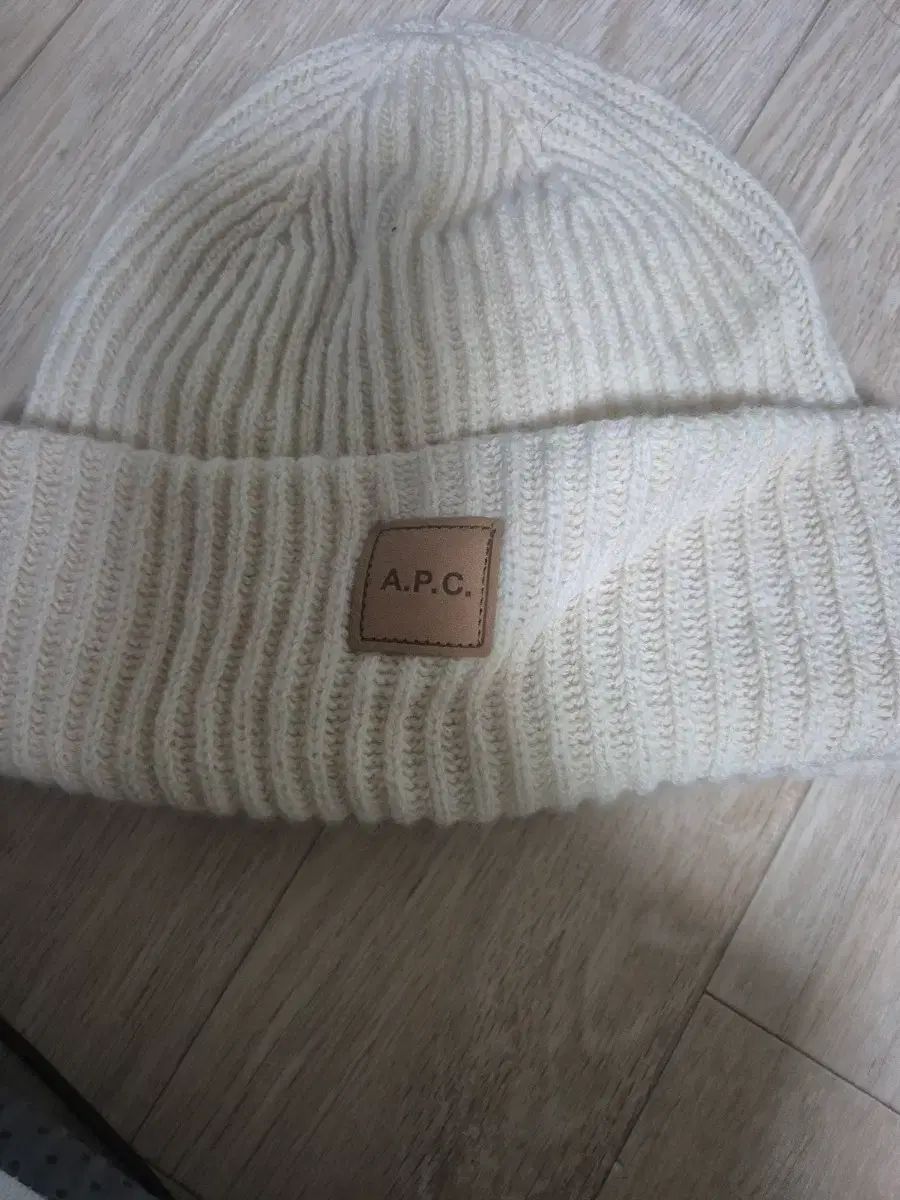 A.P.C. アーペーセー アイボリー ビーニー 【公式通販】