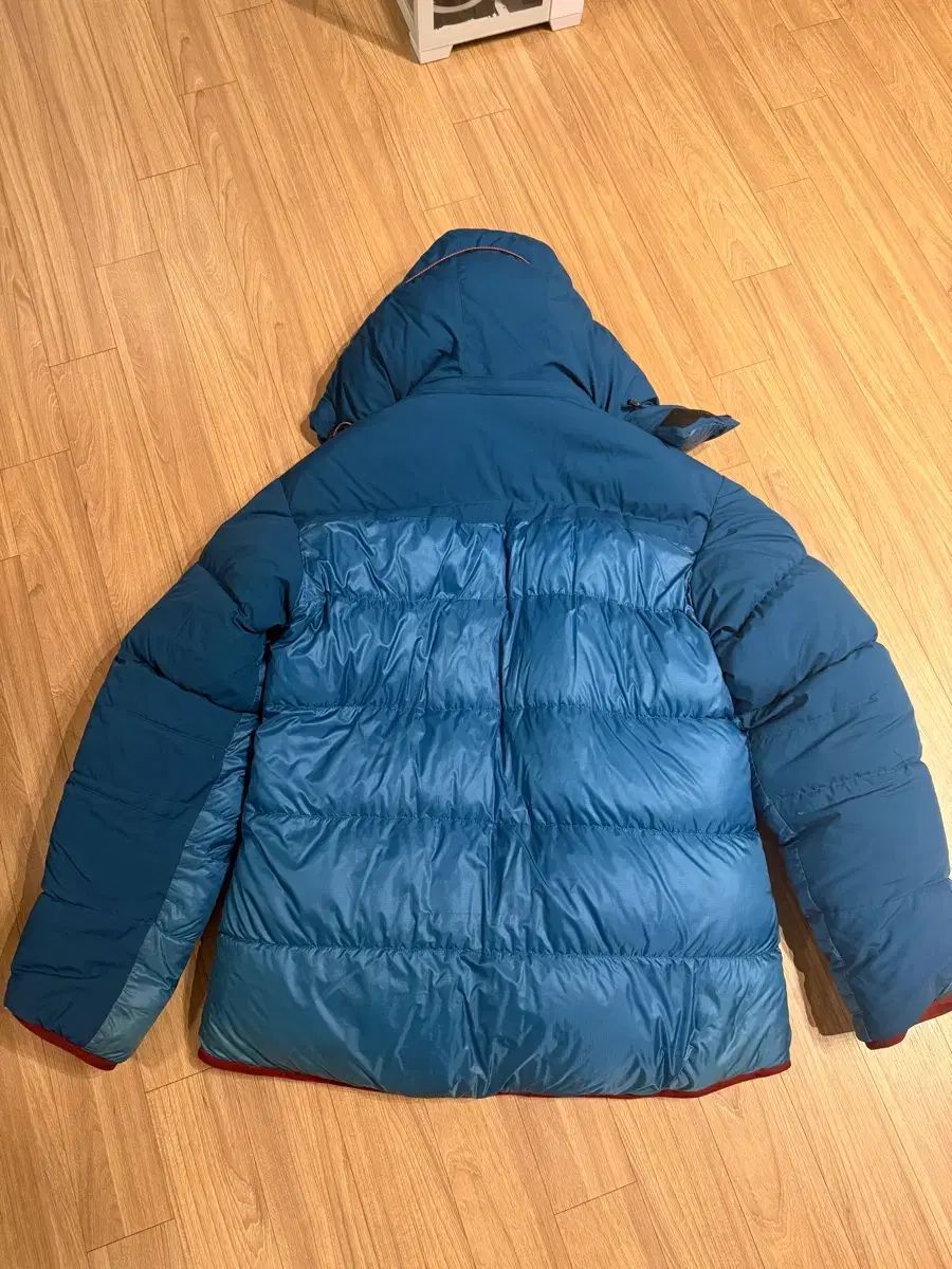 クレッタルムーセン Bore ダウン XL サイズです