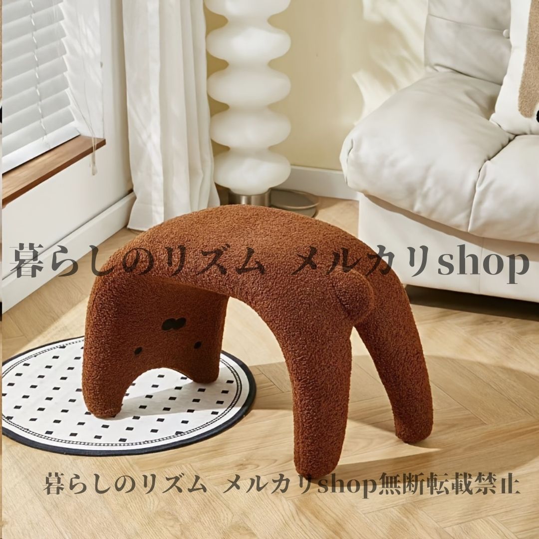 スツール かわいい猫の形 脚立 柔らかいフェイクファー 金属製のフレーム ノルディックスタイル 玄関 リビングルーム 寝室用 自立型 メイクアップ 靴の収納 組み立て不要 猫の脚立 玄関の装飾 遊び心のあるデザイン ふわふわのテクスチャ ブラウン イエロー