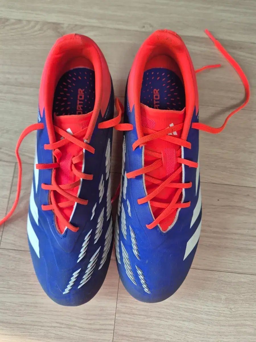 アディダス プレデター サッカーシューズ 青 オレンジ